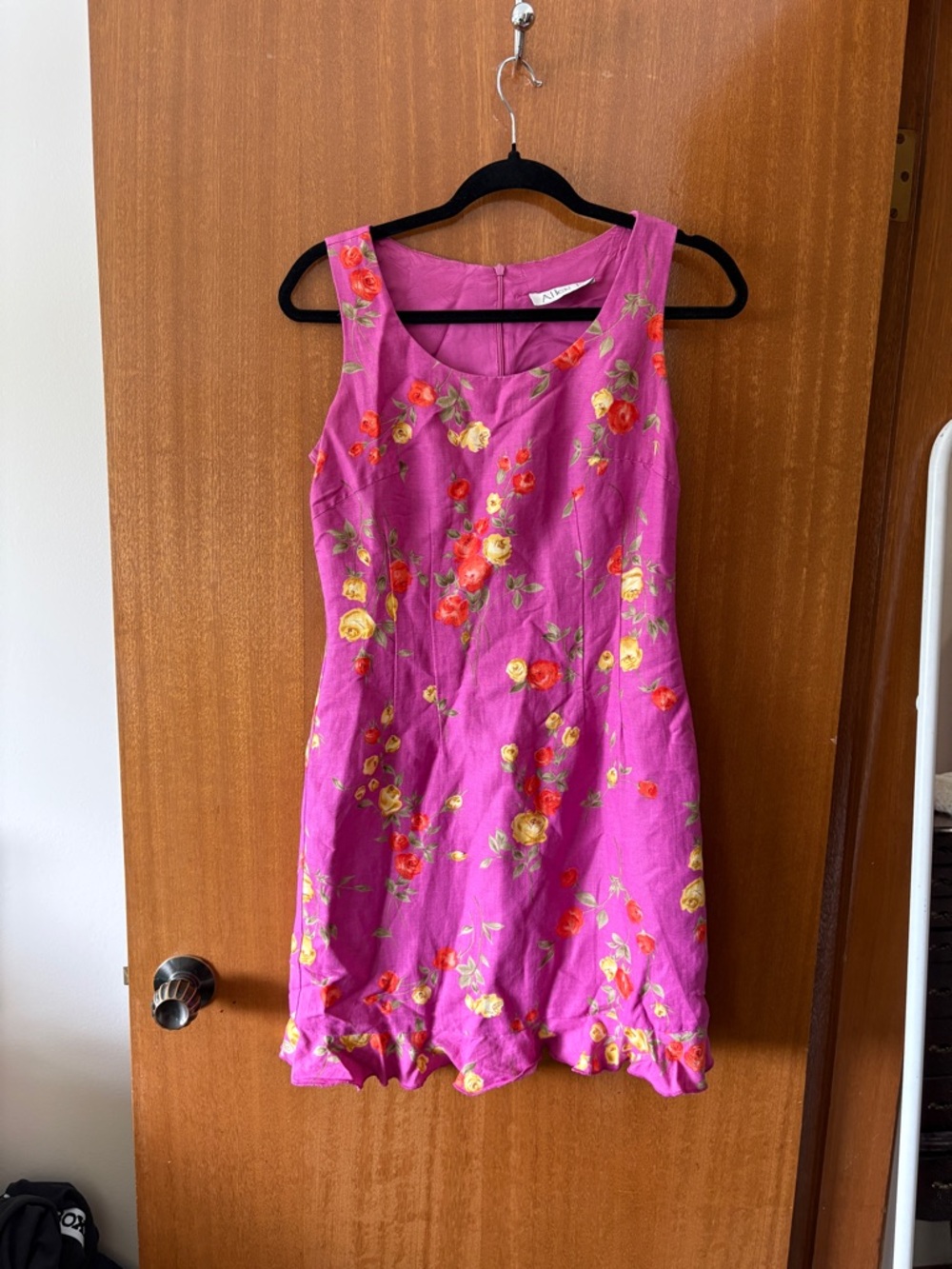 Vintage Floral Sleeveless Dress w/ ruffle bottom